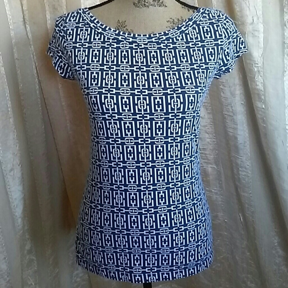 New York & Company Blue and White Chain Link Design Top